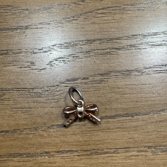 ✨✨ LAST CHANCE ✨✨ Pandora Rose Gold Bow Dangle Charm ALE R - Picture 2 of 3